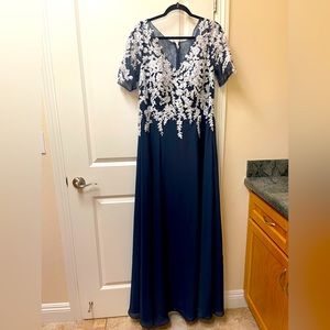 Mother of the bride dress, could also be worn bridesmaid dress.